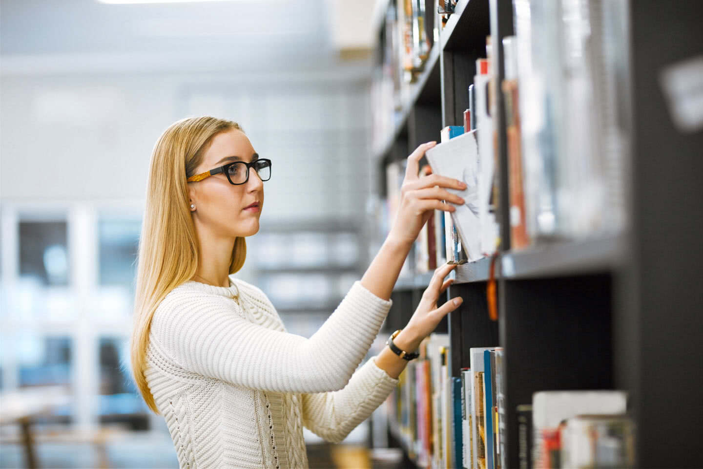 girl-at-library